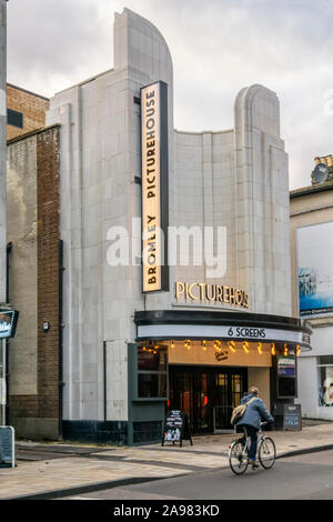 Die ehemalige Empire Kino in Bromley High Street wurde von George Coles entworfen und 1936 eröffnet. Es ist nun das Bromley Picturehouse. Stockfoto