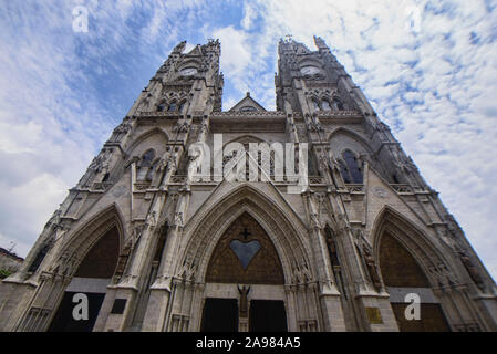 Clock towers auf die Basilika der Nationalen Gelübde (Basílica del Voto Nacional), Quito, Ecuador Stockfoto