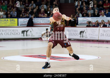 Venezia, Italien. 13 Nov, 2019. Michael bramos, umana reyer Venezia, während Umana Reyer Venezia vs Lokomotiv Kuban Krasnodar, Basketball EuroCup Meisterschaft in Venedig, Italien, 13. November 2019 - LPS/Alfio Guarise Credit: Alfio Guarise/LPS/ZUMA Draht/Alamy leben Nachrichten Stockfoto