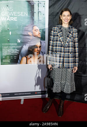 Berlin, Deutschland. 13 Nov, 2019. Christiane Paul, Schauspielerin, kommt in die Berliner Premiere des Films "War wäre" von Regisseur Florian Koerner von gustorf. Credit: Christophe Kirschtorte/dpa/Alamy leben Nachrichten Stockfoto