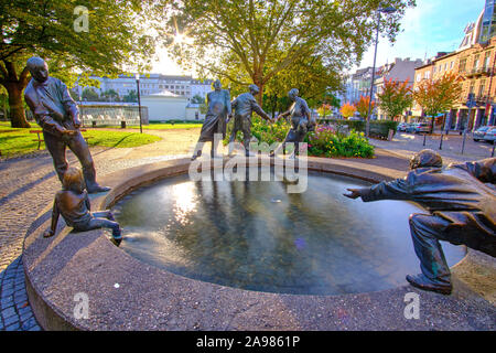 "Kreislauf des Geldes" des Geldes Brunnen in Aachen, Deutschland Stockfoto
