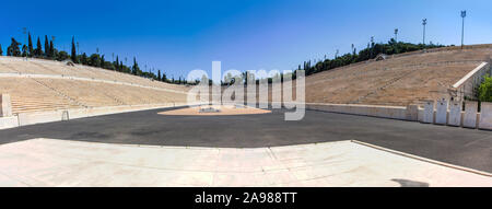 Panoramablick auf die multi-purpose Panathenaic Stadion auch als Kallimarmaro in Athen bekannt ist die einzige in der Welt, die komplett aus Marmor gebaut Stockfoto