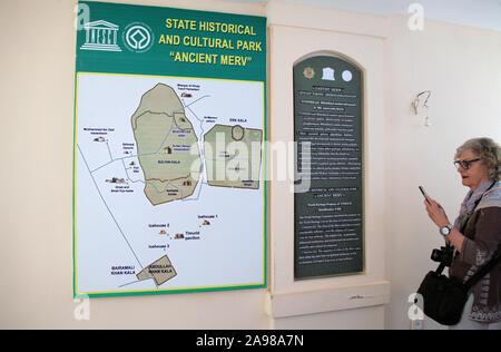 Touristische im Informationszentrum im antiken Merv Stockfoto