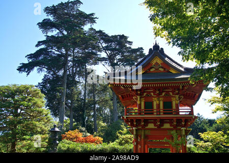 Szene von einem bunten Pagode aus dem Japanischen Tee Garten in San Francisco, Kalifornien Stockfoto