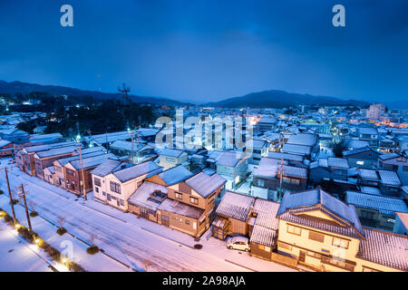 Wajima, Ishikawa, Japan Town Skyline im Winter in der Dämmerung. Stockfoto