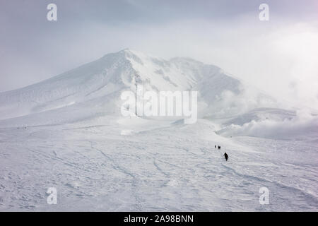 Mt. Asahi, Hokkaido, Japan vulkanischen Gipfel Daisetsuzan Nationalpark während der Wintersaison. Stockfoto