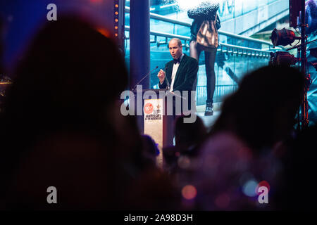 Der Herzog von Cambridge bietet eine Rede im Rahmen einer Gala zum 50-jährigen Jubiläum der Centerpoint zu markieren, im Roundhouse in Camden, nördlich von London. Stockfoto