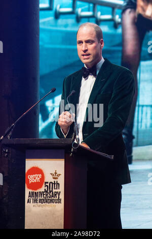 Der Herzog von Cambridge bietet eine Rede im Rahmen einer Gala zum 50-jährigen Jubiläum der Centerpoint zu markieren, im Roundhouse in Camden, nördlich von London. Stockfoto