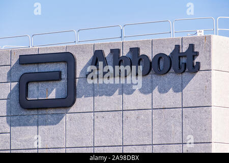 Okt 15, 2019 Santa Clara/CA/USA - Nahaufnahme von Abbott Laboratories Zeichen an Ihrem Hauptsitz im Silicon Valley; Abbott Laboratories ist ein US-amerikanischer Stockfoto