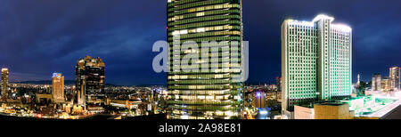 Osaka Skyline von der Oberseite der Osaka Station Stockfoto
