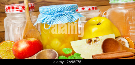 Kochen - Quitten und Äpfel Stockfoto