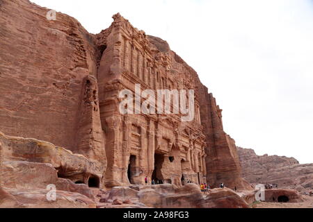 Palace Grab (Qabr Al Qasr), Königliche Gräber, Treasury Sicht Trail, Petra, Wadi Musa, Ma'an Governorate, Jordanien, Naher Osten Stockfoto