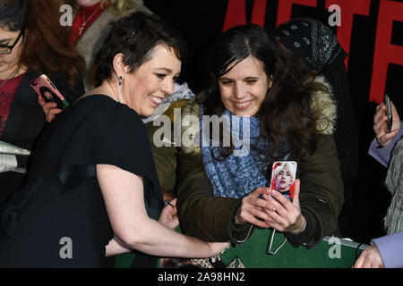 LONDON, GROSSBRITANNIEN. November 13, 2019: Olivia Colman anreisen, für die "Krone" Serie 3 Premiere im Curzon Mayfair, London. Bild: Steve Vas/Featureflash Credit: Paul Smith/Alamy leben Nachrichten Stockfoto