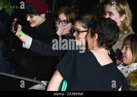 LONDON, GROSSBRITANNIEN. November 13, 2019: Olivia Colman anreisen, für die "Krone" Serie 3 Premiere im Curzon Mayfair, London. Bild: Steve Vas/Featureflash Credit: Paul Smith/Alamy leben Nachrichten Stockfoto