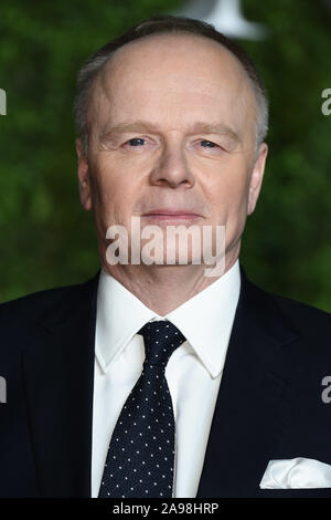 LONDON, GROSSBRITANNIEN. November 13, 2019: Jason Watkins anreisen, für die "Krone" Serie 3 Premiere im Curzon Mayfair, London. Bild: Steve Vas/Featureflash Credit: Paul Smith/Alamy leben Nachrichten Stockfoto