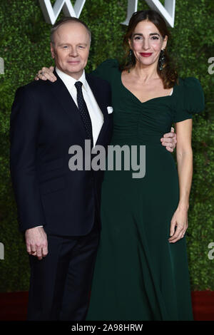 LONDON, GROSSBRITANNIEN. November 13, 2019: Jason Watkins anreisen, für die "Krone" Serie 3 Premiere im Curzon Mayfair, London. Bild: Steve Vas/Featureflash Credit: Paul Smith/Alamy leben Nachrichten Stockfoto