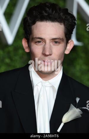 LONDON, GROSSBRITANNIEN. November 13, 2019: Josh O'Connor anreisen, für die "Krone" Serie 3 Premiere im Curzon Mayfair, London. Bild: Steve Vas/Featureflash Credit: Paul Smith/Alamy leben Nachrichten Stockfoto