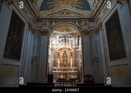 Die byzantinische Ikone der Madonna Avvocata gespendet, um die Stadt von Friedrich Barbarossa im XII Jahrhundert in Cappella della Santissima Icone (Kapelle des Th Stockfoto