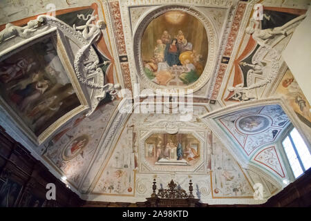 Romanische Kathedrale Santa Maria Assunta (Kathedrale der Himmelfahrt der Jungfrau Maria) im historischen Zentrum von Spoleto, Umbrien, Italien. August Stockfoto