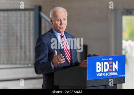 Der ehemalige Vizepräsident Joe Biden einen Präsidentschaftswahlkampf Kundgebung an einem Event Center in West Point, Iowa, USA. Stockfoto