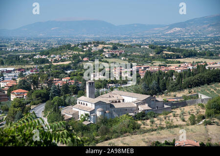 Romanische Chiesa e Monastero di San Ponziano (Hl. Pontianus Kirche) in Spoleto, Umbrien, Italien. Am 19. August 2019 © wojciech Strozyk/Alamy Stock Pho Stockfoto