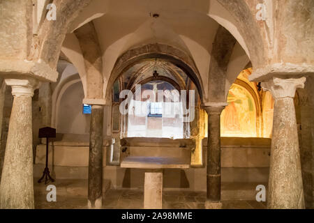 Romanische Krypta in Chiesa e Monastero di San Ponziano (Hl. Pontianus Kirche) in Spoleto, Umbrien, Italien. Am 19. August 2019 © wojciech Strozyk/Alamy Stockfoto