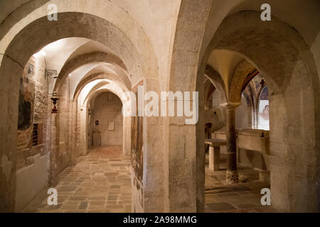 Romanische Krypta in Chiesa e Monastero di San Ponziano (Hl. Pontianus Kirche) in Spoleto, Umbrien, Italien. Am 19. August 2019 © wojciech Strozyk/Alamy Stockfoto