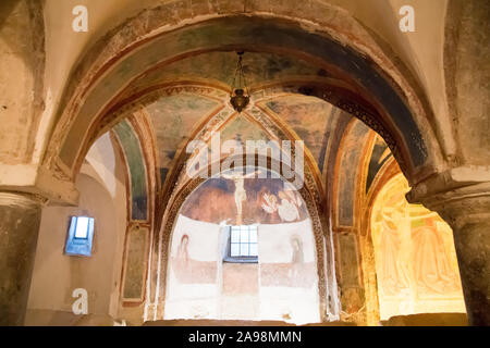 Romanische Krypta in Chiesa e Monastero di San Ponziano (Hl. Pontianus Kirche) in Spoleto, Umbrien, Italien. Am 19. August 2019 © wojciech Strozyk/Alamy Stockfoto