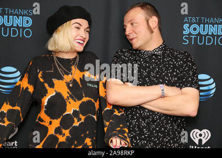 Bala Cynwyd, PA, USA. 13 Nov, 2019. MISTERWIVES besuchen Radio 104.5 Performance Studio in Bala Cynwyd Pa November 13, 2019 Kreditkarten: Star Shooter / Medien Punch/Alamy leben Nachrichten Stockfoto