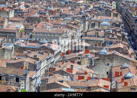 Die Dächer der Altstadt von Bordeaux. Stockfoto