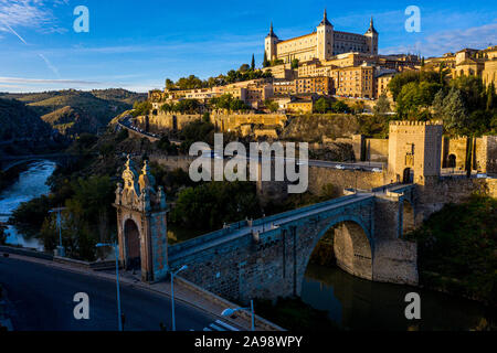 Alcantara Bridge, Alcázar de Toledo, Toledo, Spanien Stockfoto