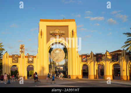 Universal Studios Eingang, Theme Park Eingang und Zeichen, Zugang, Wandern, Universal Studios Florida, Orlando, Florida, USA Stockfoto