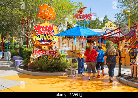 Die Woody Woodpecker Nuthouse Coaster, Achterbahn, Zugang, Universal Studios Resort, Orlando, Florida, USA Stockfoto