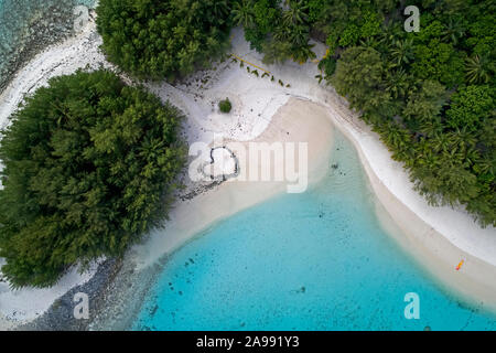 Liebe Herz auf Koromiri Insel, Muri Lagune, Rarotonga, Cook Inseln, Südpazifik - drone Antenne Stockfoto