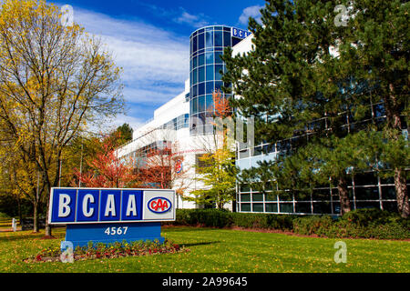 BCAA (British Columbia Automobile Association)-Zeichen vor dem Hauptgebäude Stockfoto