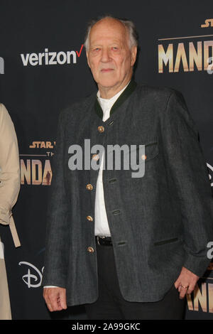 Los Angeles, USA. 13 Nov, 2019. Werner Herzog "Die mandalorianer 'Premiere am El Capitan Theatre in Hollywood, CA, November 13, 2019. Foto: Joseph Martinez/PictureLux Credit: PictureLux/Hollywood Archiv/Alamy leben Nachrichten Stockfoto