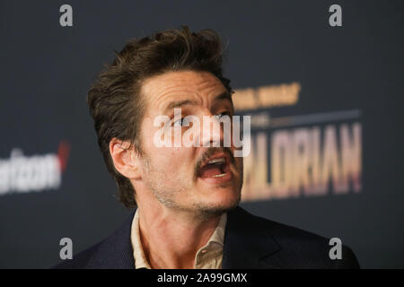 Los Angeles, USA. 13 Nov, 2019. Pedro Pascal bei "Die mandalorianer 'Premiere am El Capitan Theatre in Hollywood, CA, November 13, 2019. Foto: Joseph Martinez/PictureLux Credit: PictureLux/Hollywood Archiv/Alamy leben Nachrichten Stockfoto