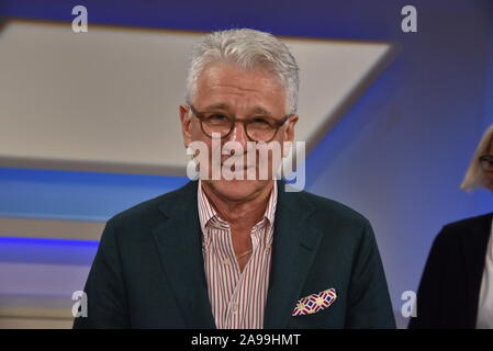 Köln, Deutschland. 13 Nov, 2019. Sportkommentator Marcel Reif Gast auf die ARD-Talkshow "maischberger. Der Woche 'Credit: Horst Galuschka/dpa/Horst Galuschka dpa/Alamy leben Nachrichten Stockfoto
