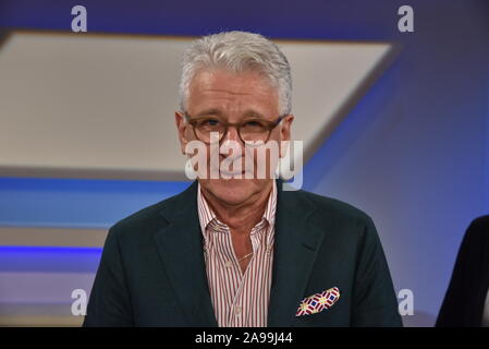 Köln, Deutschland. 13 Nov, 2019. Sportkommentator Marcel Reif Gast auf die ARD-Talkshow "maischberger. Der Woche 'Credit: Horst Galuschka/dpa/Horst Galuschka dpa/Alamy leben Nachrichten Stockfoto