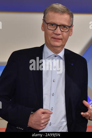 Köln, Deutschland. 13 Nov, 2019. Der Moderator Günther Jauch, ist zu Gast bei der ARD-Talkshow "maischberger. Der Woche 'Credit: Horst Galuschka/dpa/Horst Galuschka dpa/Alamy leben Nachrichten Stockfoto