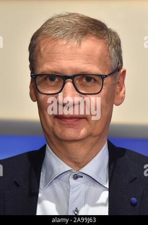 Köln, Deutschland. 13 Nov, 2019. Der Moderator Günther Jauch, ist zu Gast bei der ARD-Talkshow "maischberger. Der Woche 'Credit: Horst Galuschka/dpa/Horst Galuschka dpa/Alamy leben Nachrichten Stockfoto