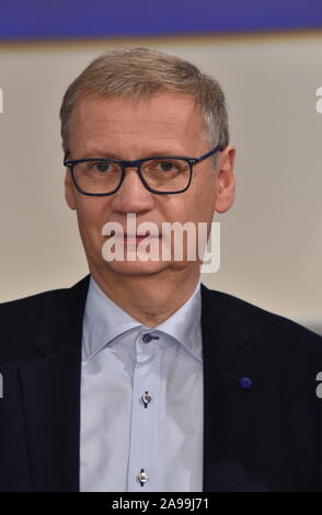 Köln, Deutschland. 13 Nov, 2019. Der Moderator Günther Jauch, ist zu Gast bei der ARD-Talkshow "maischberger. Der Woche 'Credit: Horst Galuschka/dpa/Horst Galuschka dpa/Alamy leben Nachrichten Stockfoto