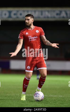 Die Crawley Tom Dallison während des Leasing.com Trophy Match zwischen Crawley und Oxford United an den Völkern Pension Stadion in Crawley. 12. November 2019 Stockfoto