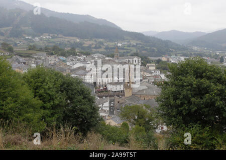 Die historische Stadt Mondoñedo, Lugo, Galizien, durch welchen der Camino de Santiago Nord Stockfoto