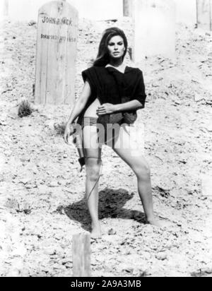 RAQUEL WELCH in HANNIE CAULDER (1971), unter der Regie von BURT KENNEDY. Quelle: Paramount Pictures/Album Stockfoto