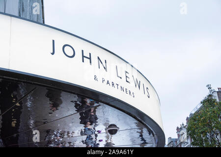 Signage außerhalb der "John Lewis Department Store auf der Oxford Street in London, Großbritannien Stockfoto