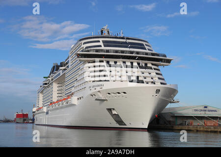 MSC Grandiosa Schiff in Southampton Docks Stockfoto