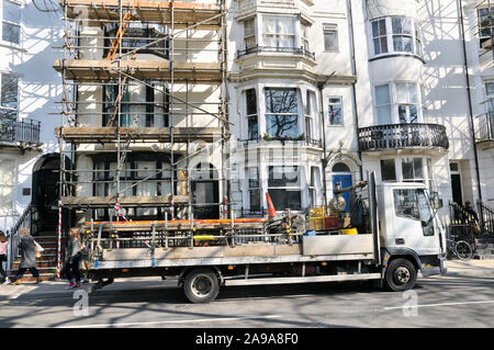 Gerüstarbeiten auf Eigentum in Brighton, East Sussex, England, Großbritannien Stockfoto