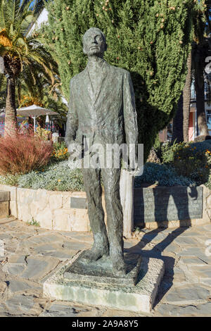 Skulptur von Bohemian-Austrian Dichter Rainer Maria Rilke, 1875-1926 von spanischen Bildhauer Nicomedes Díaz, Piquero 1936 - 2017 in den Gärten der Hotels Cata Stockfoto