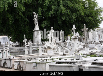 Kuba, Havanna, 11,15,2018, Gräbern und Gedenkstätten in Nekropole Cristobal Colon Lateinamerikas größte Friedhof Stockfoto